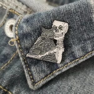 Skeleton skull enamel pin brooch